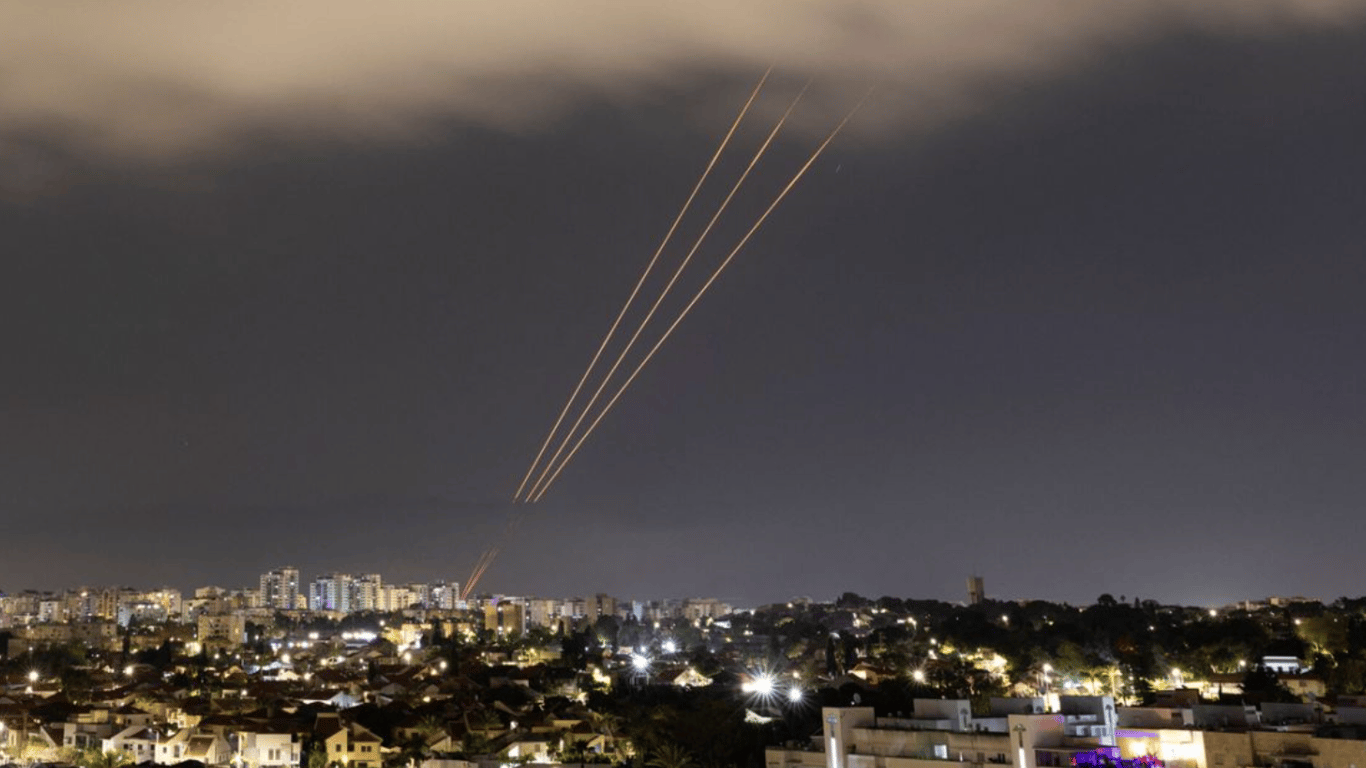 Атака Ірану на Ізраїль — політолог відповів, чи дійсно ЦАХАЛ збив усі дрони та ракети