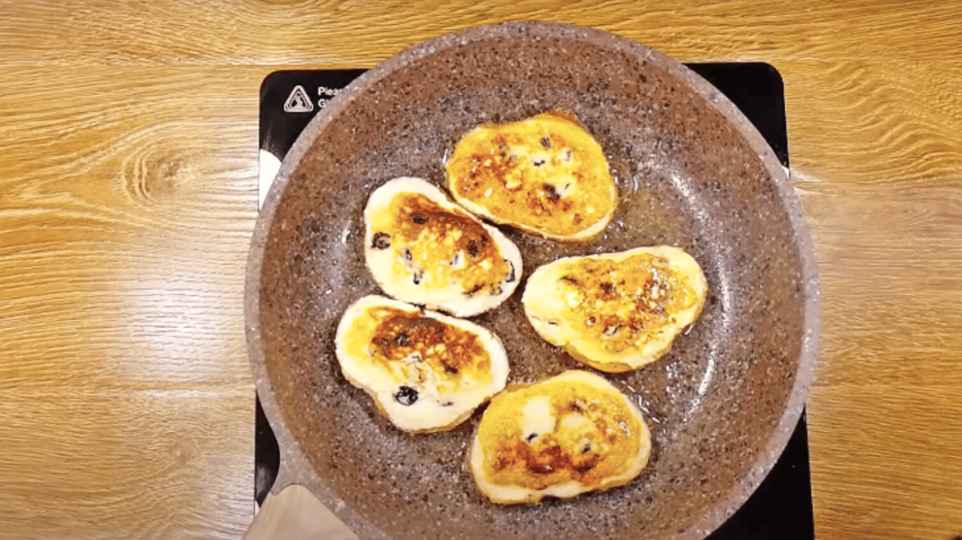 простий сніданок з сиру та хліба