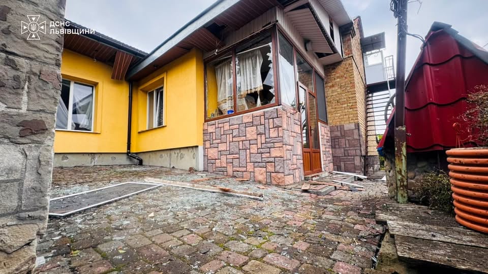 Дронова атака РФ на Львівщину: постраждав чоловік - фото 1