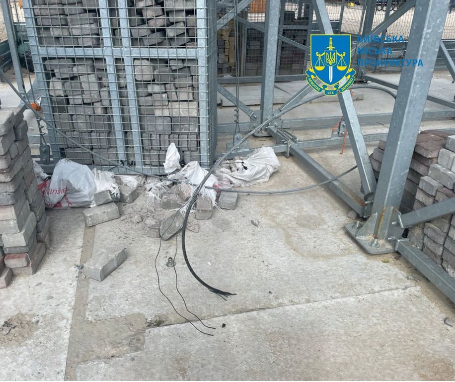 Трос, який обірвався на канатній дорозі у Києві