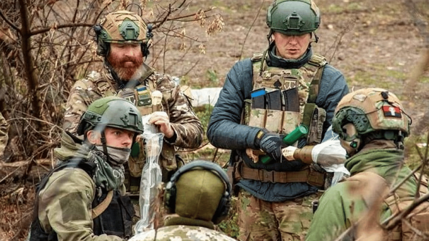 Скільки посадовців захищають Україну від агресора: відповідь Кабміну