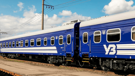 Задержки поездов Укрзализныци из-за атаки России — список рейсов - 285x160