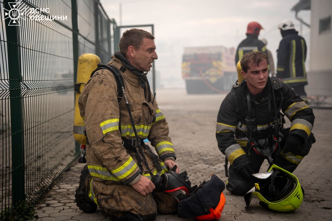Рятувальники після пожежі