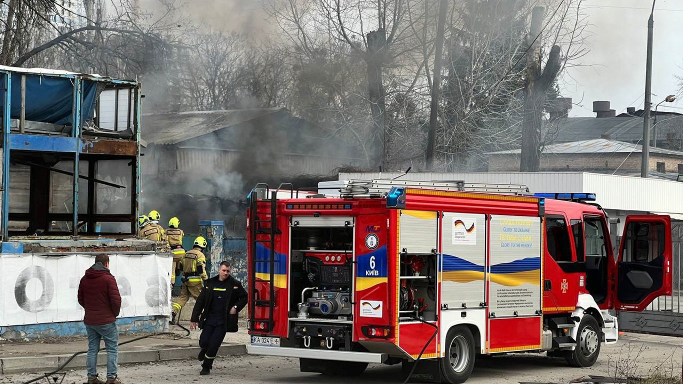В Киеве произошел пожар в отселенном здании — что известно