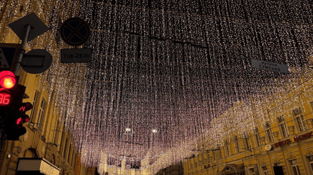 В Харькове в честь Дня города засияло "Звездное небо" — видео - 285x160