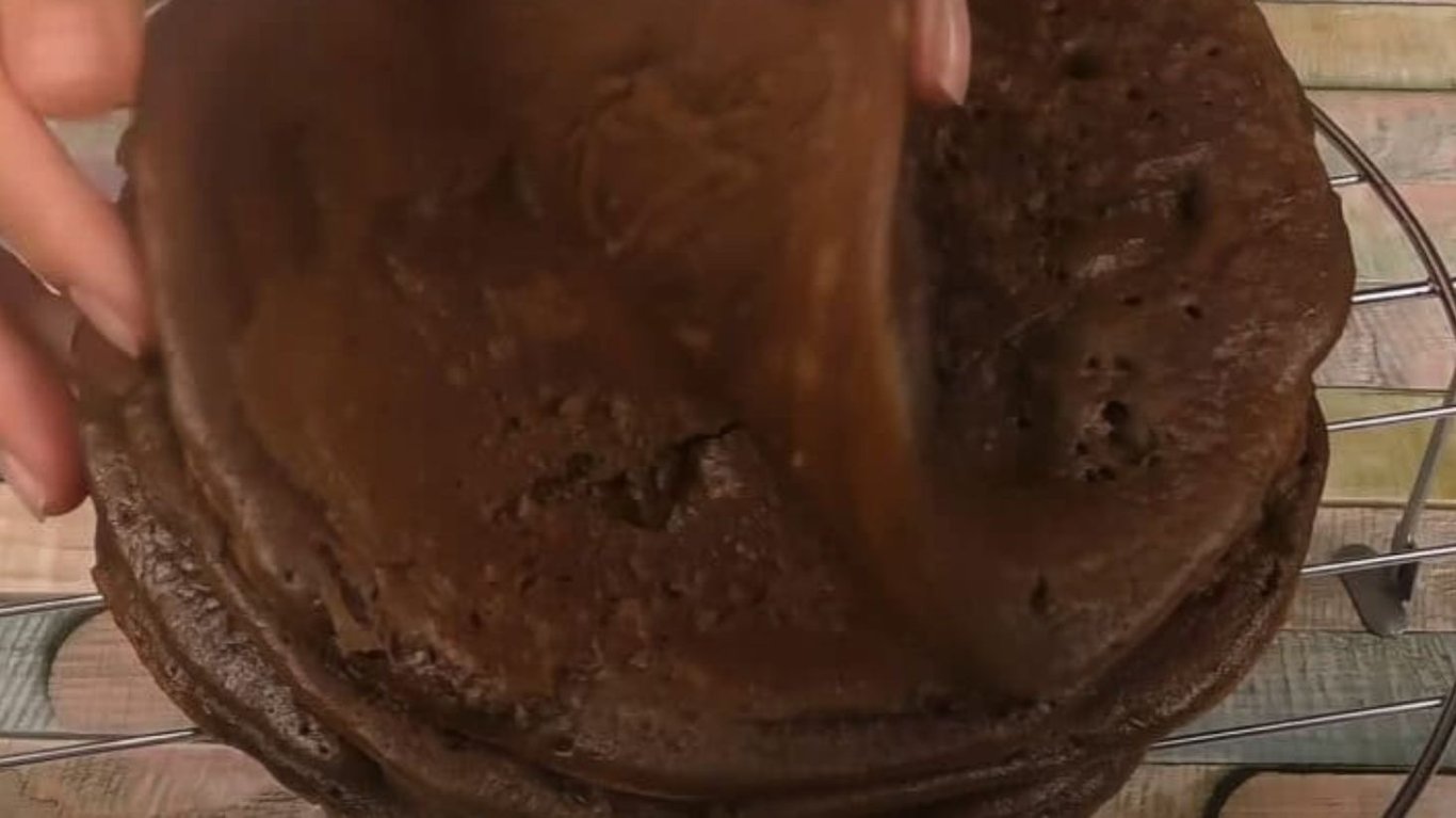 простий рецепт шоколадного торта на пательні