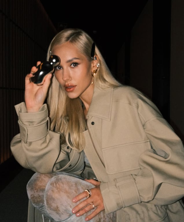 Даша Квіткова показалась у стильному образі