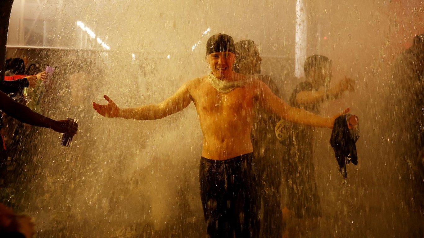 Массовые беспорядки в Париже после победы ПСЖ в ЛЧ