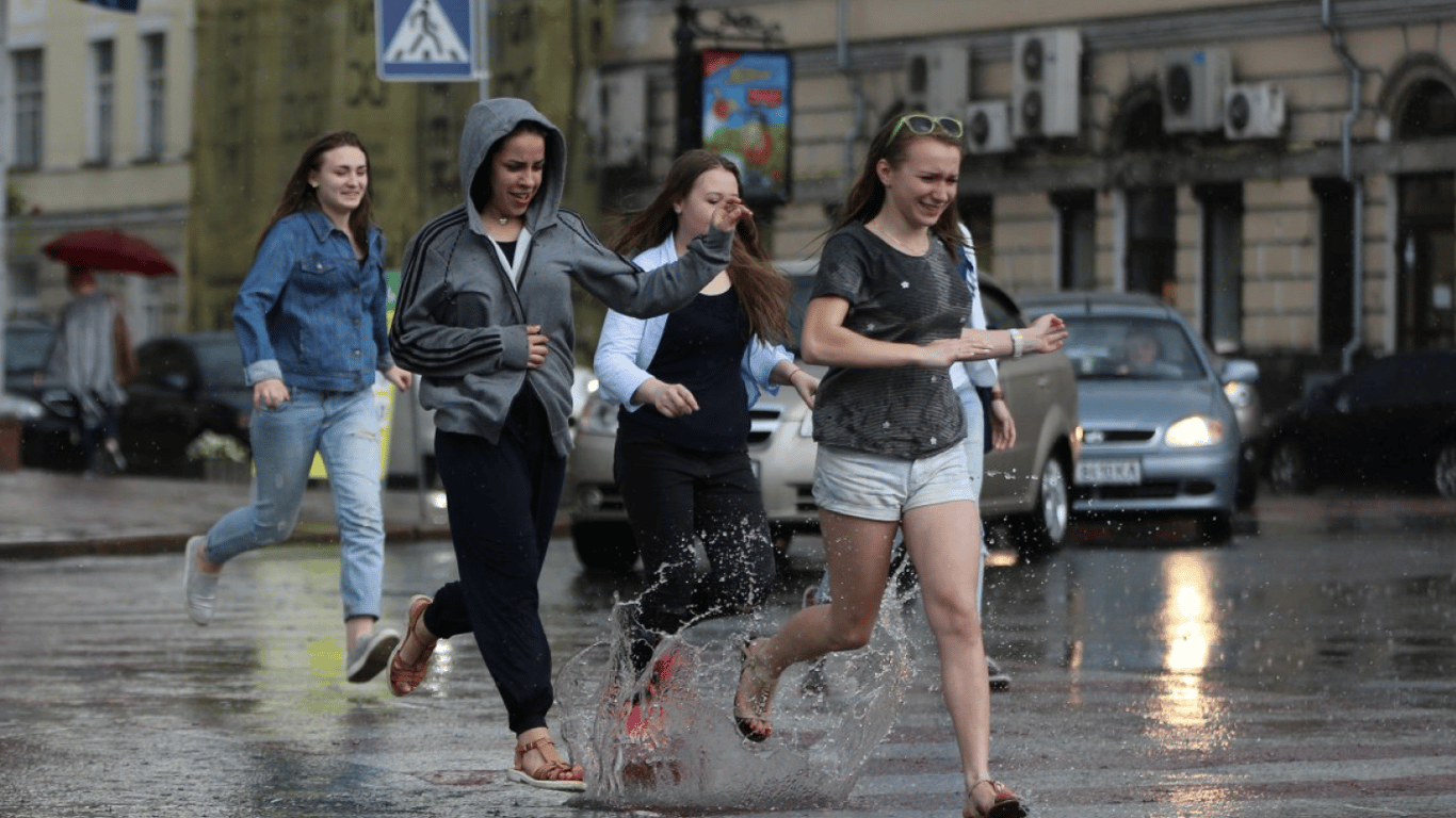 На Харківщину йде негода з грозами: прогноз на неділю