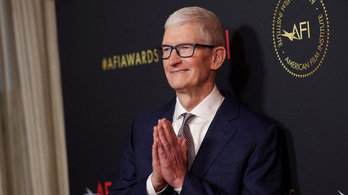 Apple змінює керівництво: чим запам'ятався Тім Кук після 15 років управління