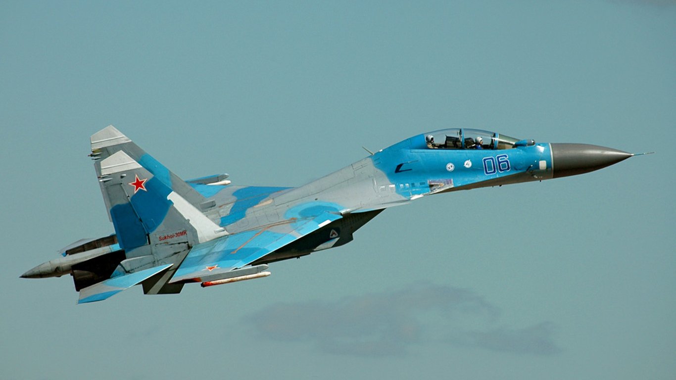 Російський літак Су-30 розбився в Калінінградській області: момент падіння винищувача