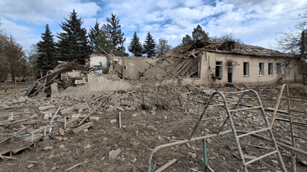 Окупанти поранили людей та зруйнували дитсадок у Запоріжжі, — ОВА - 285x160