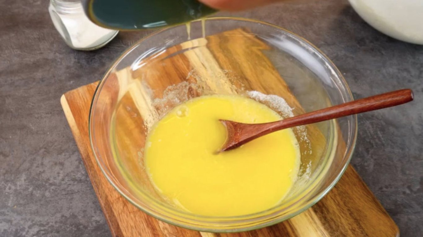 пиріг Хвилинка без борошна, лише перемішати ложкою і в духовку