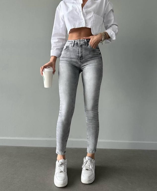 Облягаючі джинси постійно роблять коло в моді