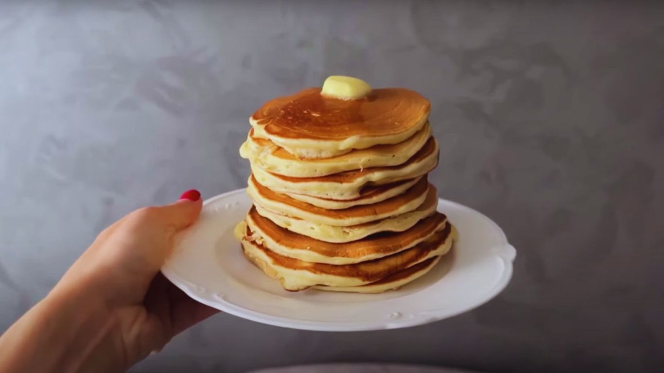 Приготуйте цы панкейки на сніданок — відео рецепт