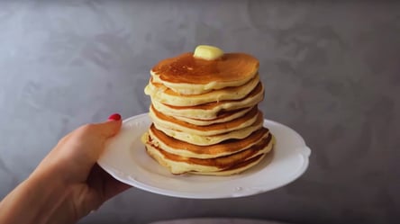 Простий рецепт сніданку — пишні панкейки на молоці - 285x160