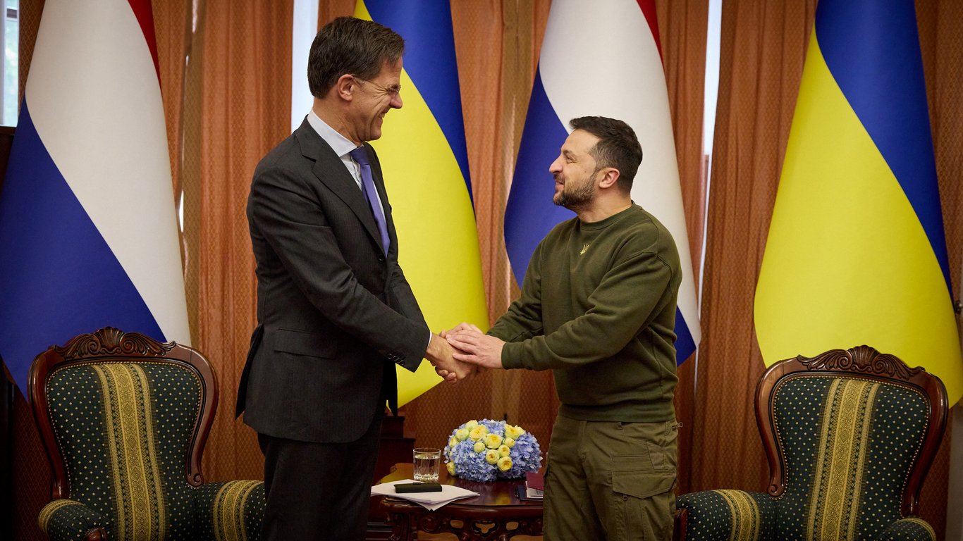 Владимир Зеленский и Марк Рютте обсудили взаимодействие Украины с Альянсом