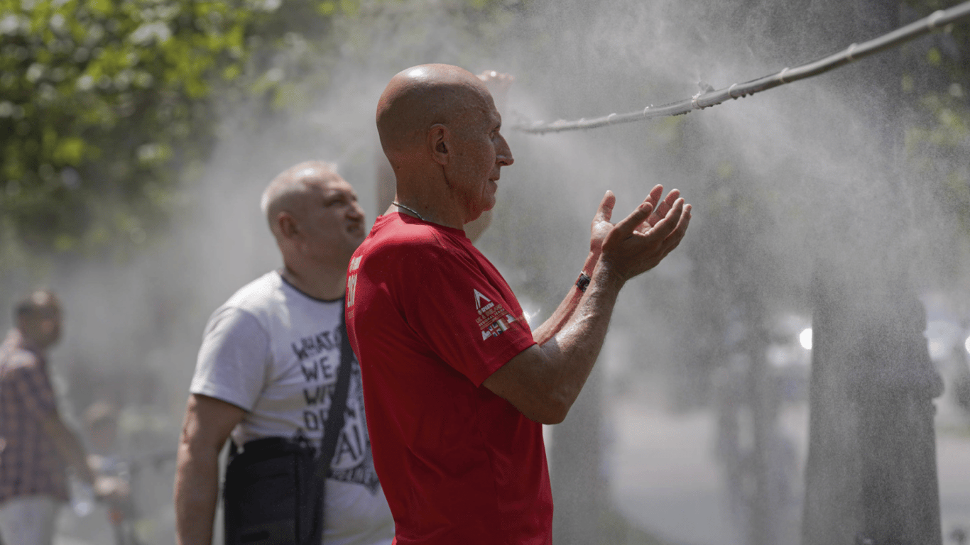 Сильна спека та дощі: прогноз погоди у Києві на завтра