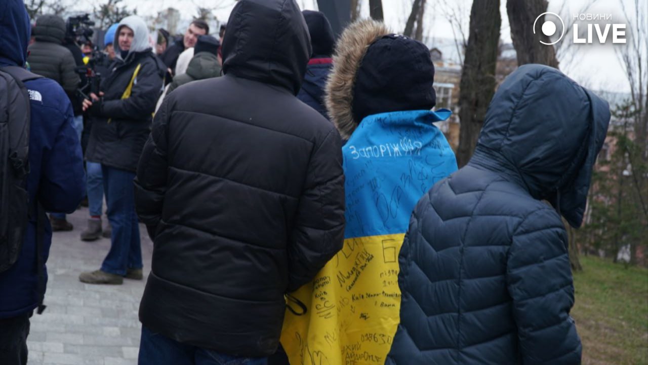 В Киеве чтят память погибших Героев Небесной Сотни - фото 5