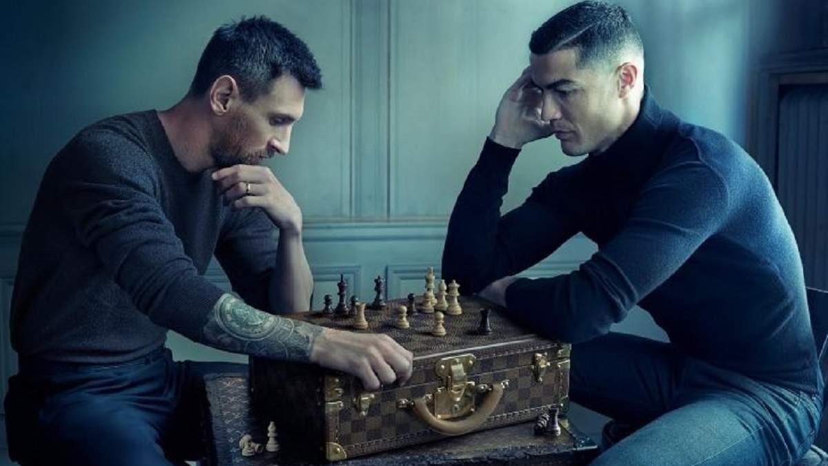 Мессі і Роналду грають в шахи