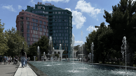 Новий готель в одеській Аркадії — в мережі показали відео - 285x160