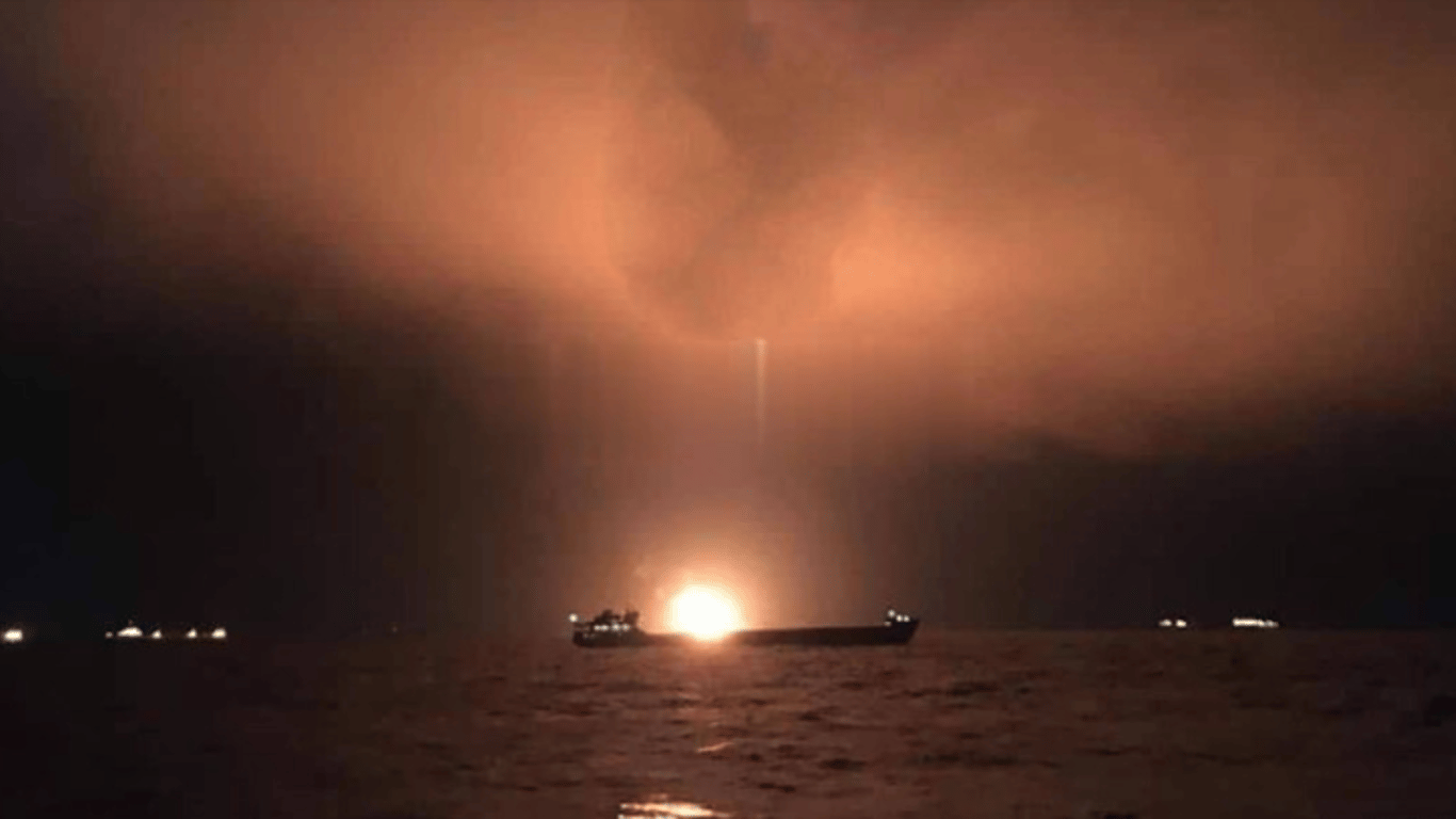 Морський дрон поцілив у танкер на відстані 30 миль від Керченської протоки,  — рос"ЗМІ"