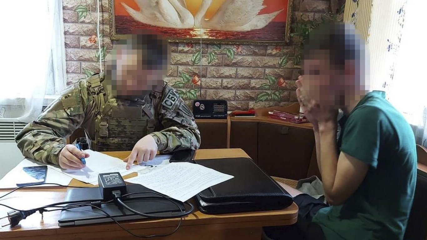 На Харківщині спіймали ще двох інформаторів росії: які дані вони зливали ворогу