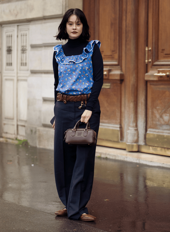 Коричневі балетки пасують майже під усе