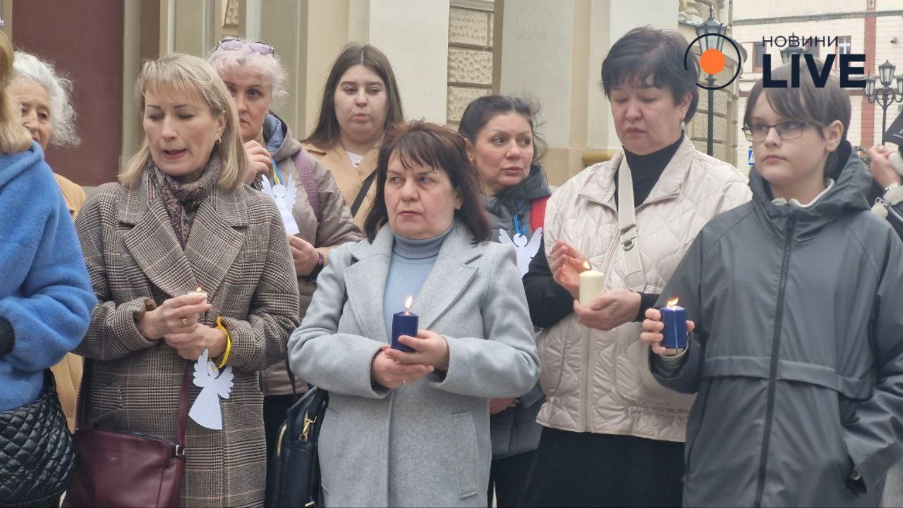 В Одесі вшанували загиблих через обстріл драмтеатру Маріуполя