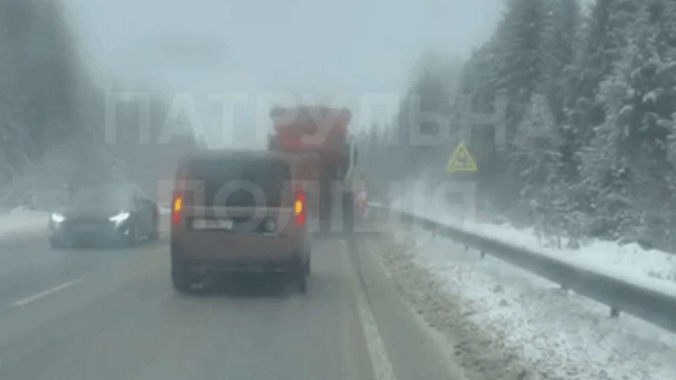 Львовщину заметает снегом — какая ситуация на дорогах и трассах области