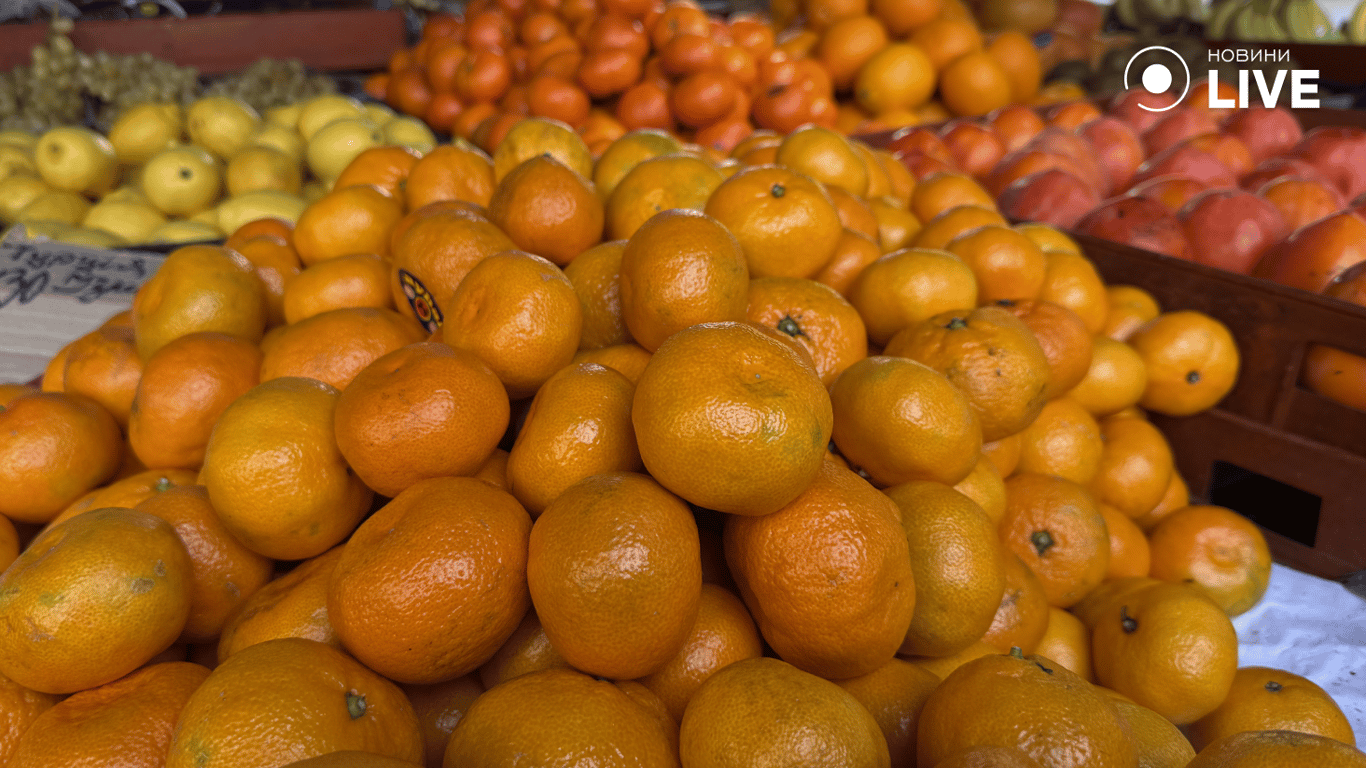 Турецькі мандарини на прилавку