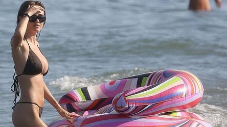 Донька супермоделі Гайді Клум приголомшила ідеальною фігурою на італійському курорті - 285x160