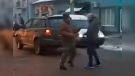 На Івано-Франківщині водій напідпитку побив військового - 285x160