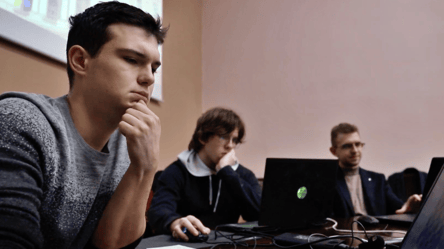 Для рекламістів є вакансія в "Азові" — яку зарплату пропонують - 285x160