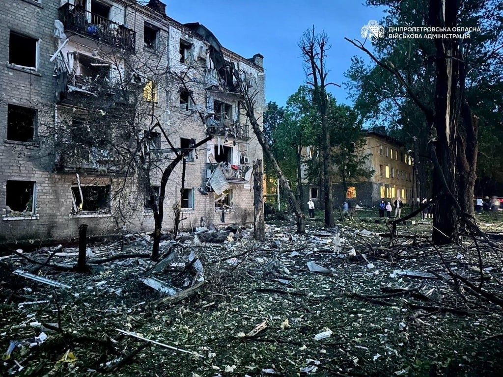 Наслідки обстрілу Дніпра вночі 18 травня 2026 року