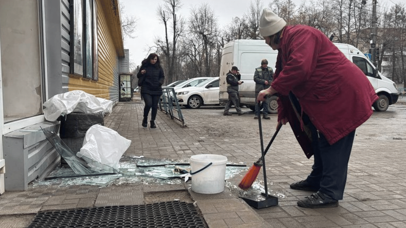 У Сумах росіяни атакували приміщення ТЦК: є поранені