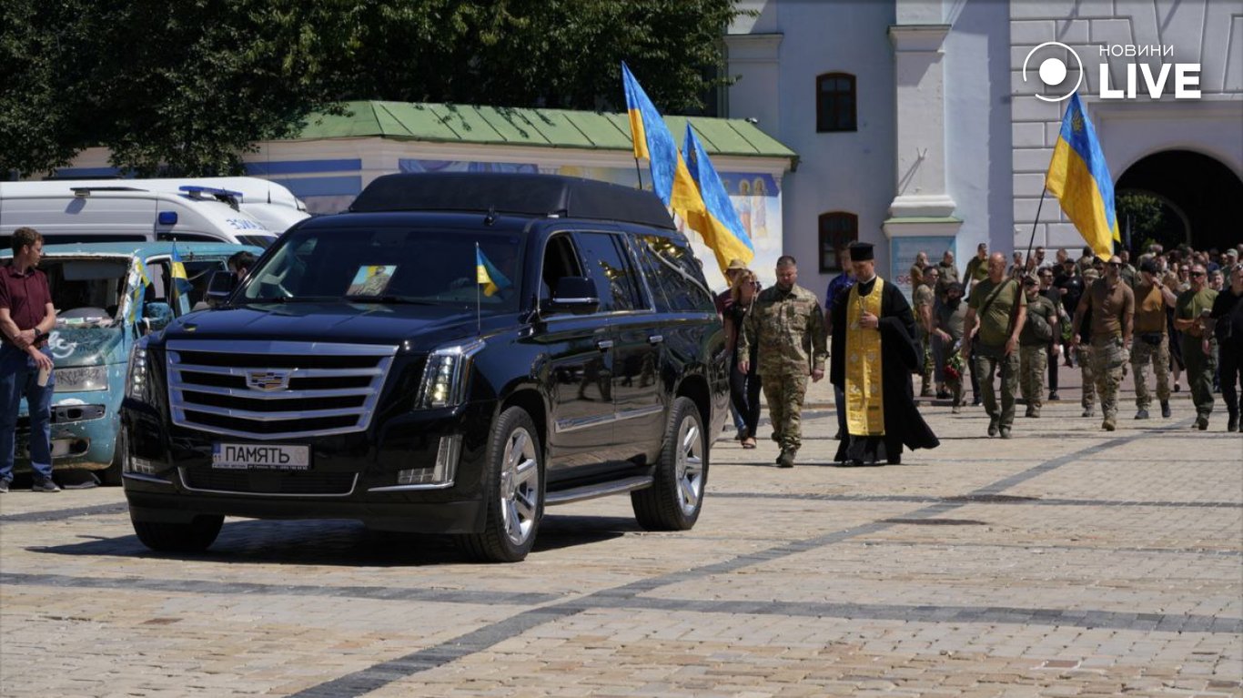 У Києві проходить прощання з бійцем 72-ї ОМБр Володимиром 