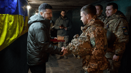 Зеленський та Сирський зустрілися в Купʼянську з воїнами ЗСУ - 290x160