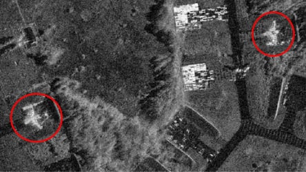 В сети показали спутниковые снимки уничтоженных самолетов на аэродроме в Пскове - 285x160