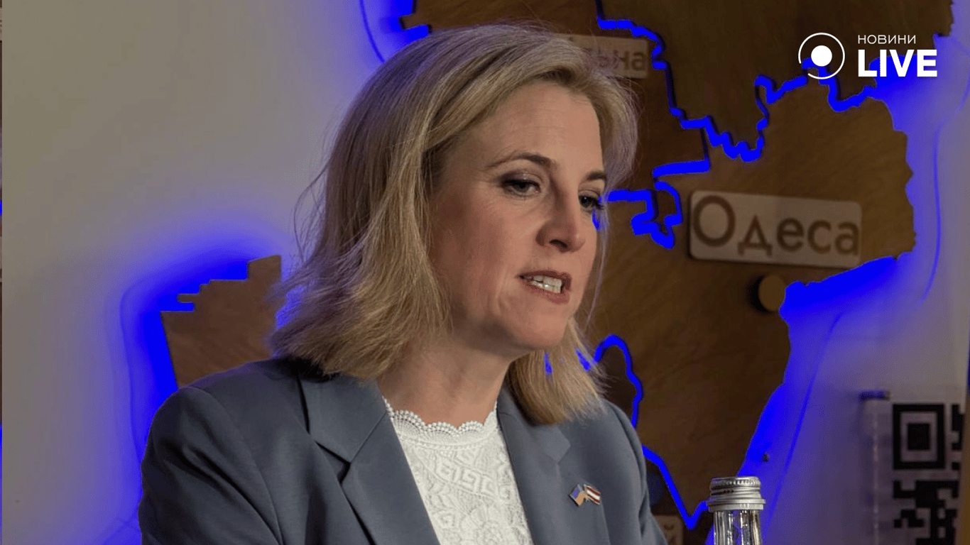  федеральна міністерка європейських та міжнародних справ Австрії Беата Майнль-Райзінгер