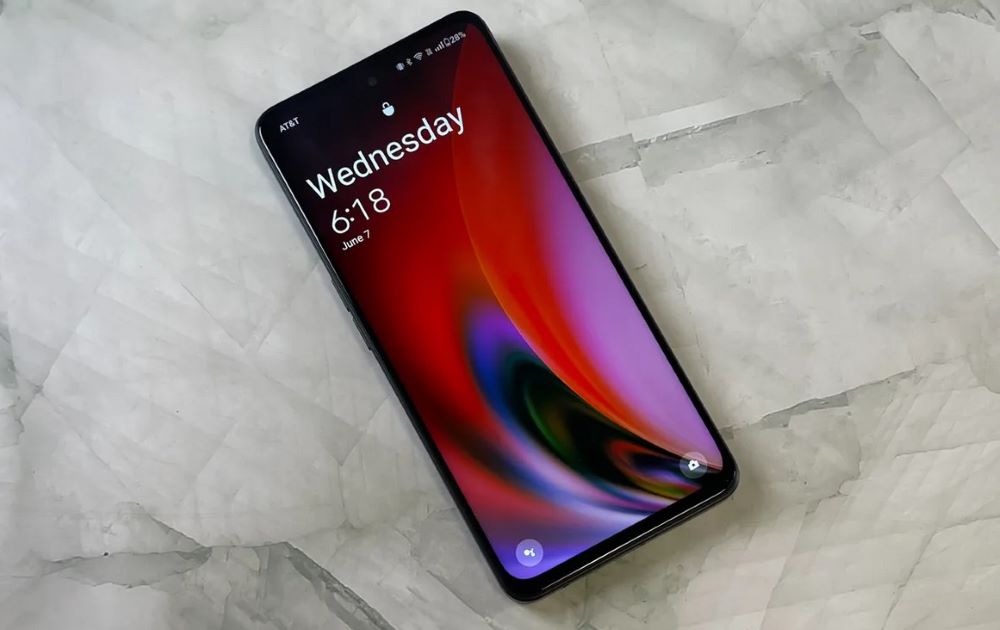 Названі найкращі дешеві смартфони Android для купівлі у 2024 році в Україні - фото 1