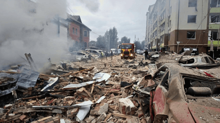 Зруйнована вулиця та ЖК — відео наслідків обстрілу Київщини - 290x166