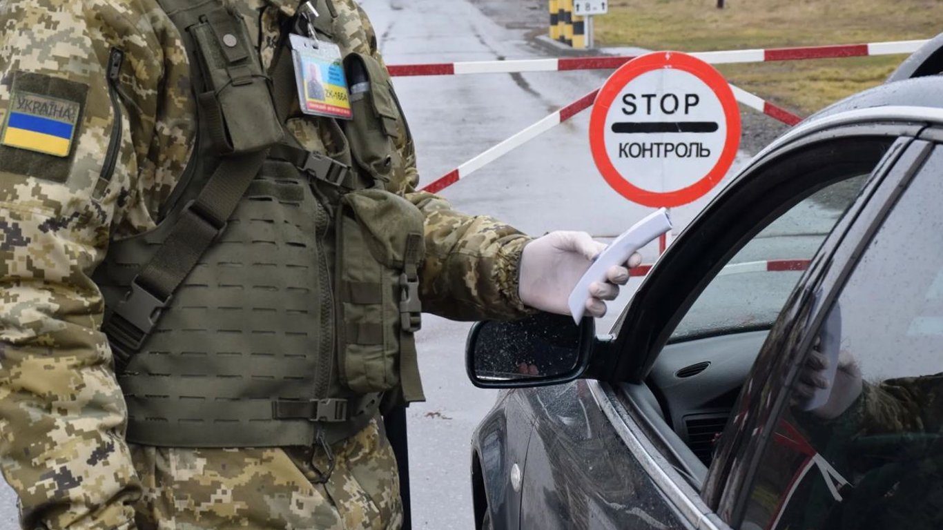 "Мобілізація по-одеськи": з’явилось відео, як б’ють та саджають призовника в авто