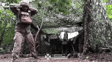 Пограничники-артиллеристы на Бахмутском направлении уничтожили вражескую технику и РЭБ — видео - 285x160