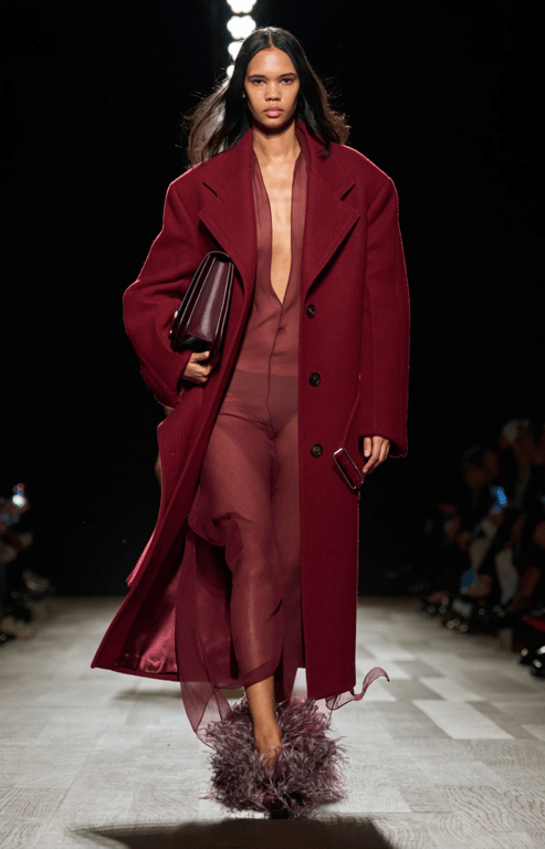 Насичений бордовий відтінок ще надовго в трендаз