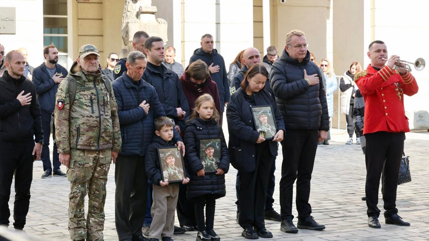 Мер Андрій Садовий розповів історії Героїв, з якими сьогодні прощався Львів