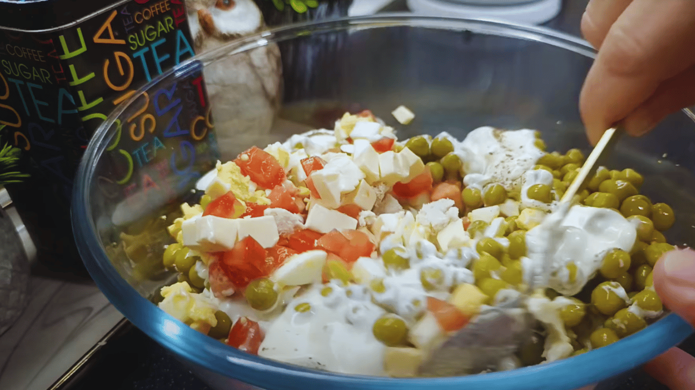 простий та смачний салат з куркою