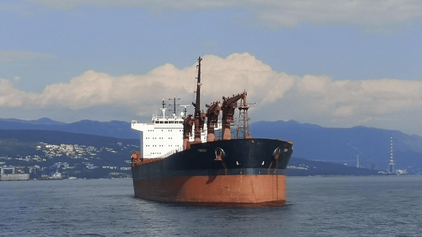 З портів Великої Одеси прямує понад десяток суден