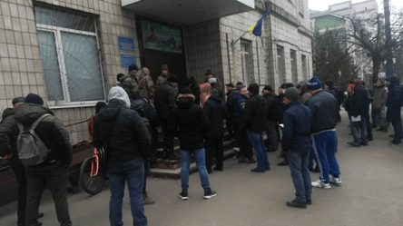 Законно ли на работе требовать для брони идти в ТЦК на ВВК - 285x160