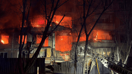 Ночной удар по Одессе — в городе масштабные пожары и пострадавшие - 285x160